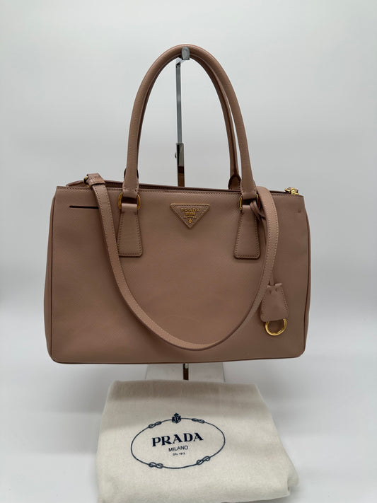 Luxury Soluciens Pre-owned Prada beige saffiano Galleria leather tote with cross body strap with gold hardware
