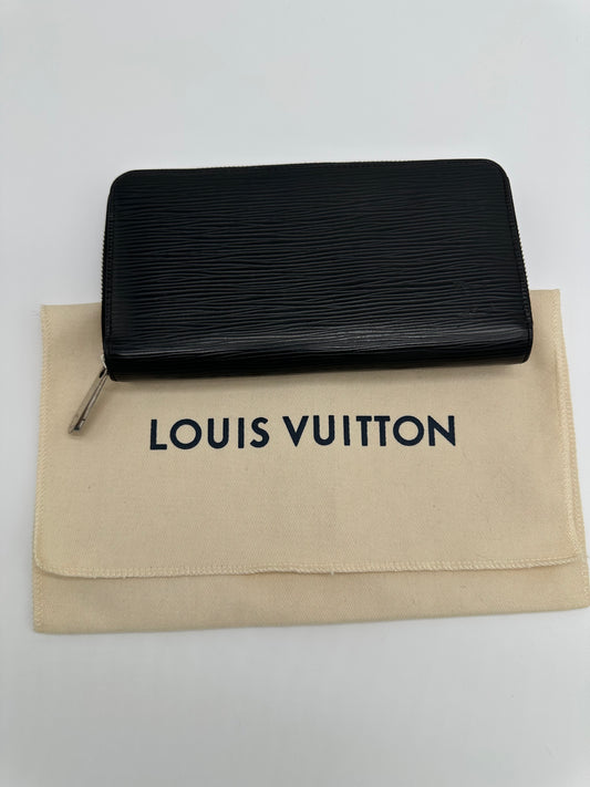 Luxury Soluciens Pre-owned Louis Vuitton black epi leather large zippy wallet
