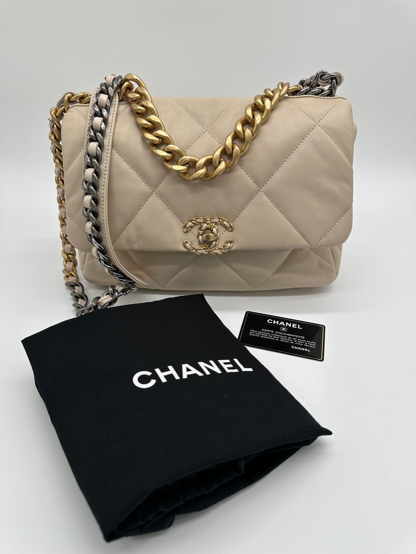 Luxury Soluciens Pre-owned Large Chanel 19 in Cream Lambskin Leather