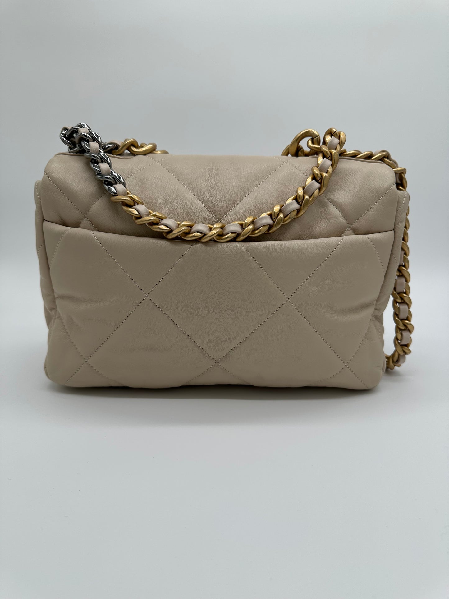 Luxury Soluciens Pre-owned Large Chanel 19 in Cream Lambskin Leather