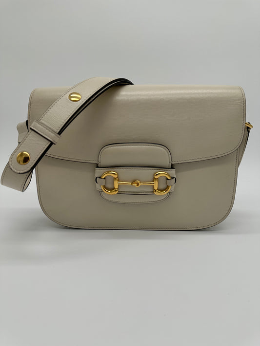 Luxury Soluciens Pre-owned Gucci horsebit 1955 small shoulder bag with adjustable strap in off white leather