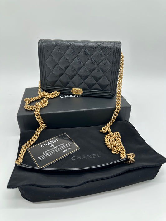 Luxury Soluciens Pre-Owned Chanel Wallet On a Chain in Black Caviar Leather