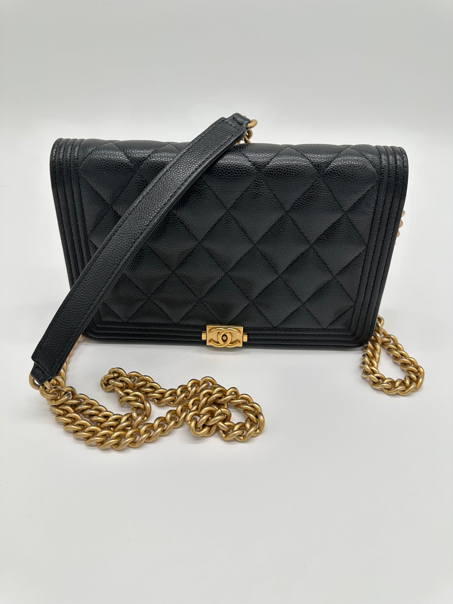 Luxury Soluciens Pre-Owned Chanel Wallet On a Chain in Black Caviar Leather