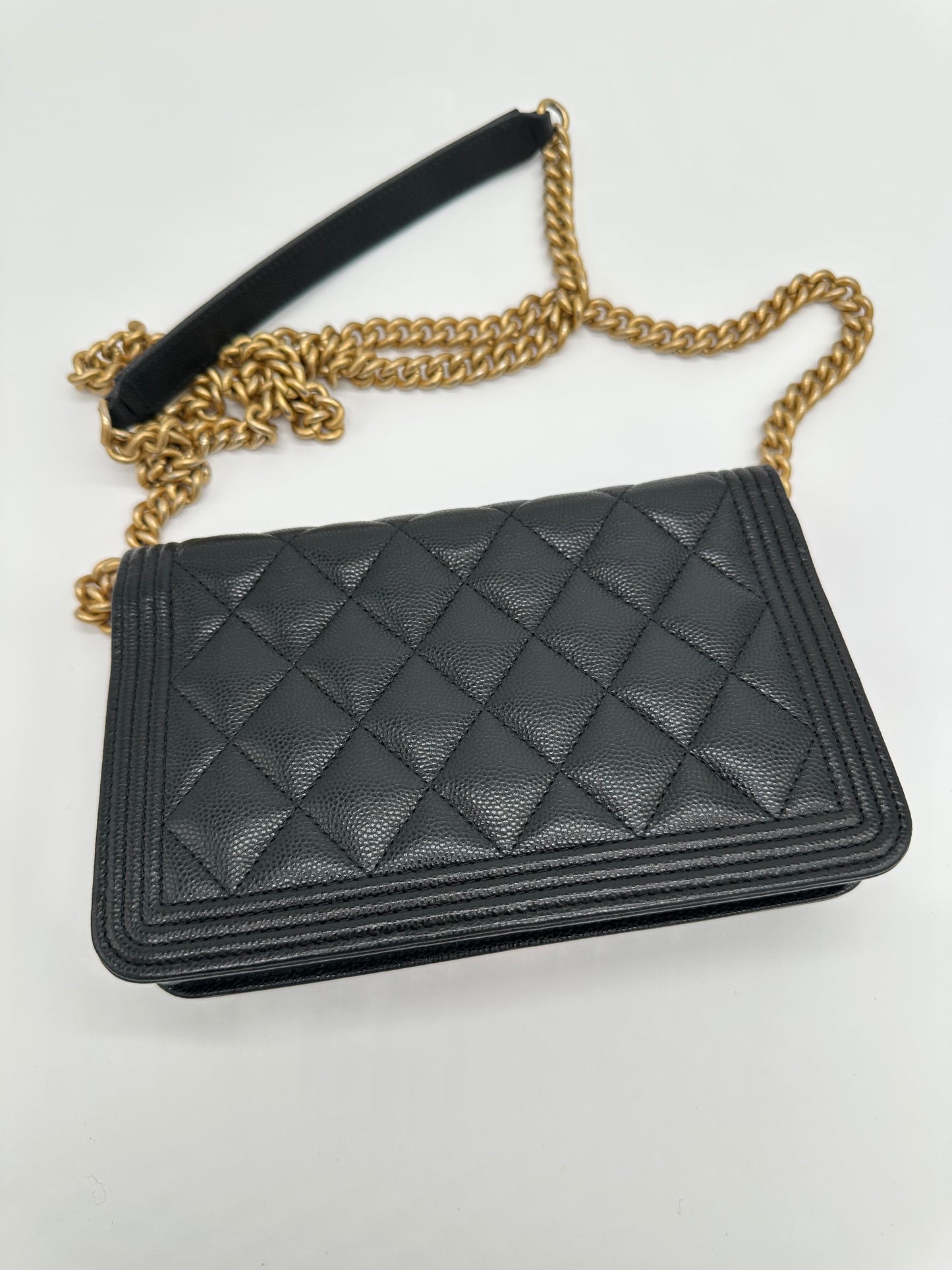 Luxury Soluciens Pre-Owned Chanel Wallet On a Chain in Black Caviar Leather