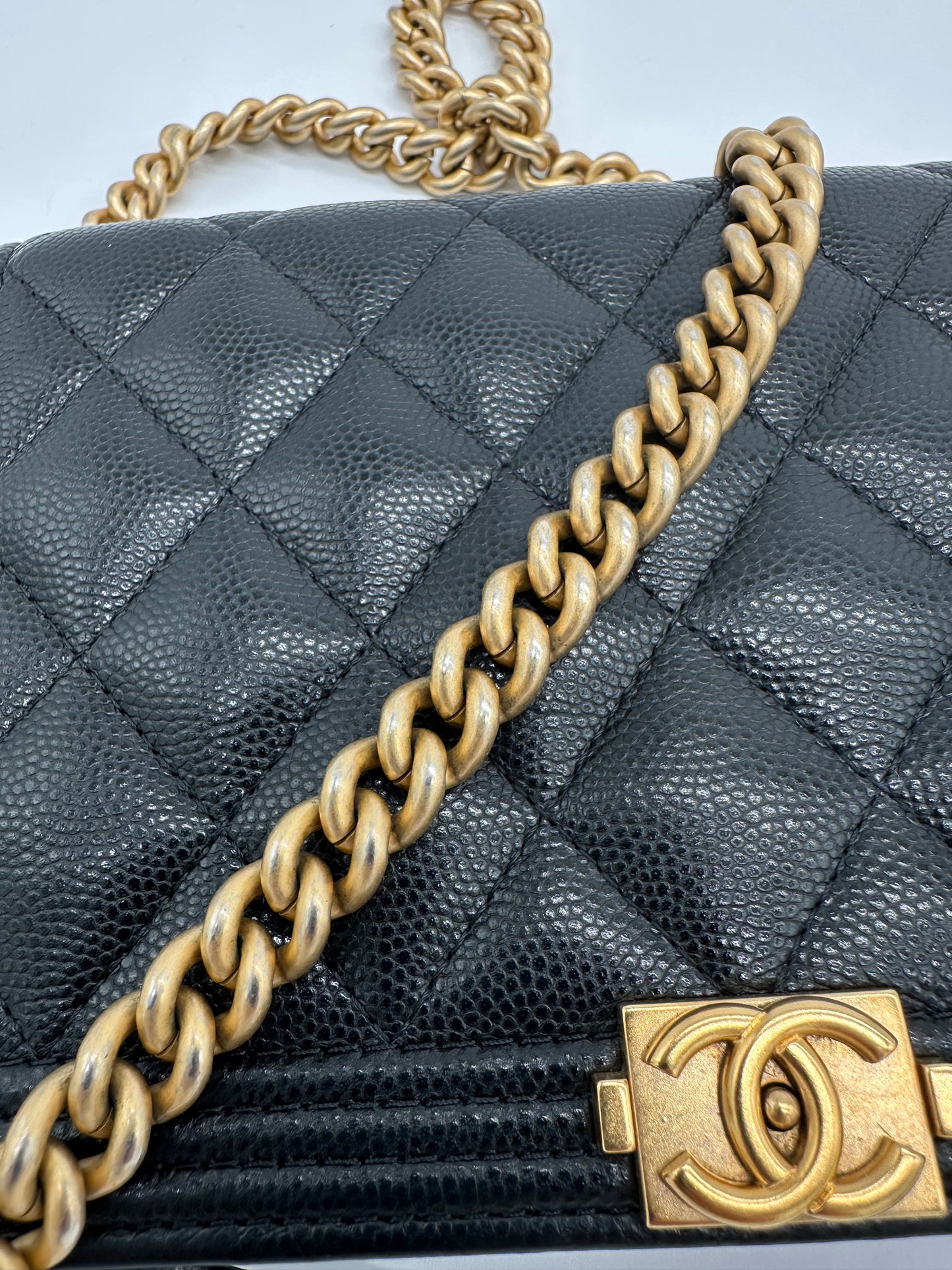 Luxury Soluciens Pre-Owned Chanel Wallet On a Chain in Black Caviar Leather