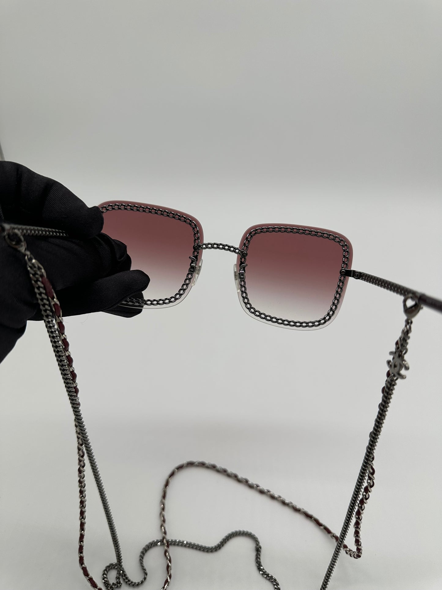 Luxury Soluciens Pre-Owned Chanel Sunnies in Silver Tone
