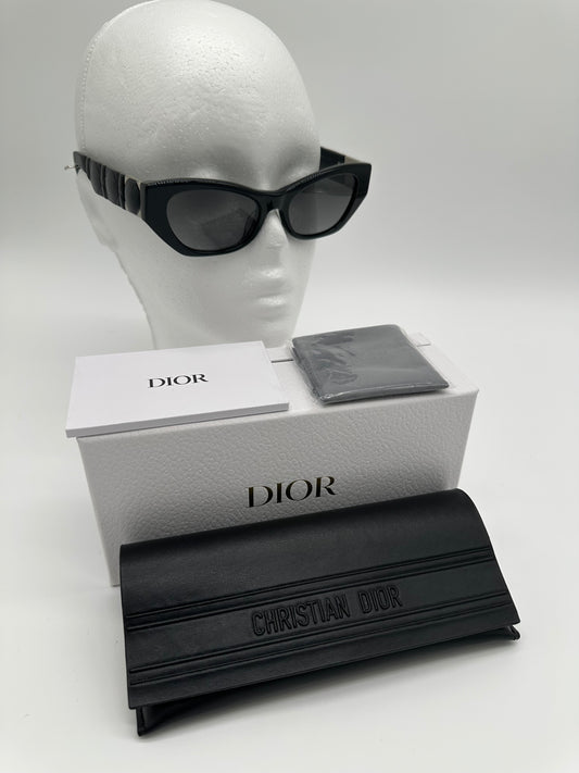 Luxury Soluciens Pre-Owned DIOR slim Sunglasses in Black