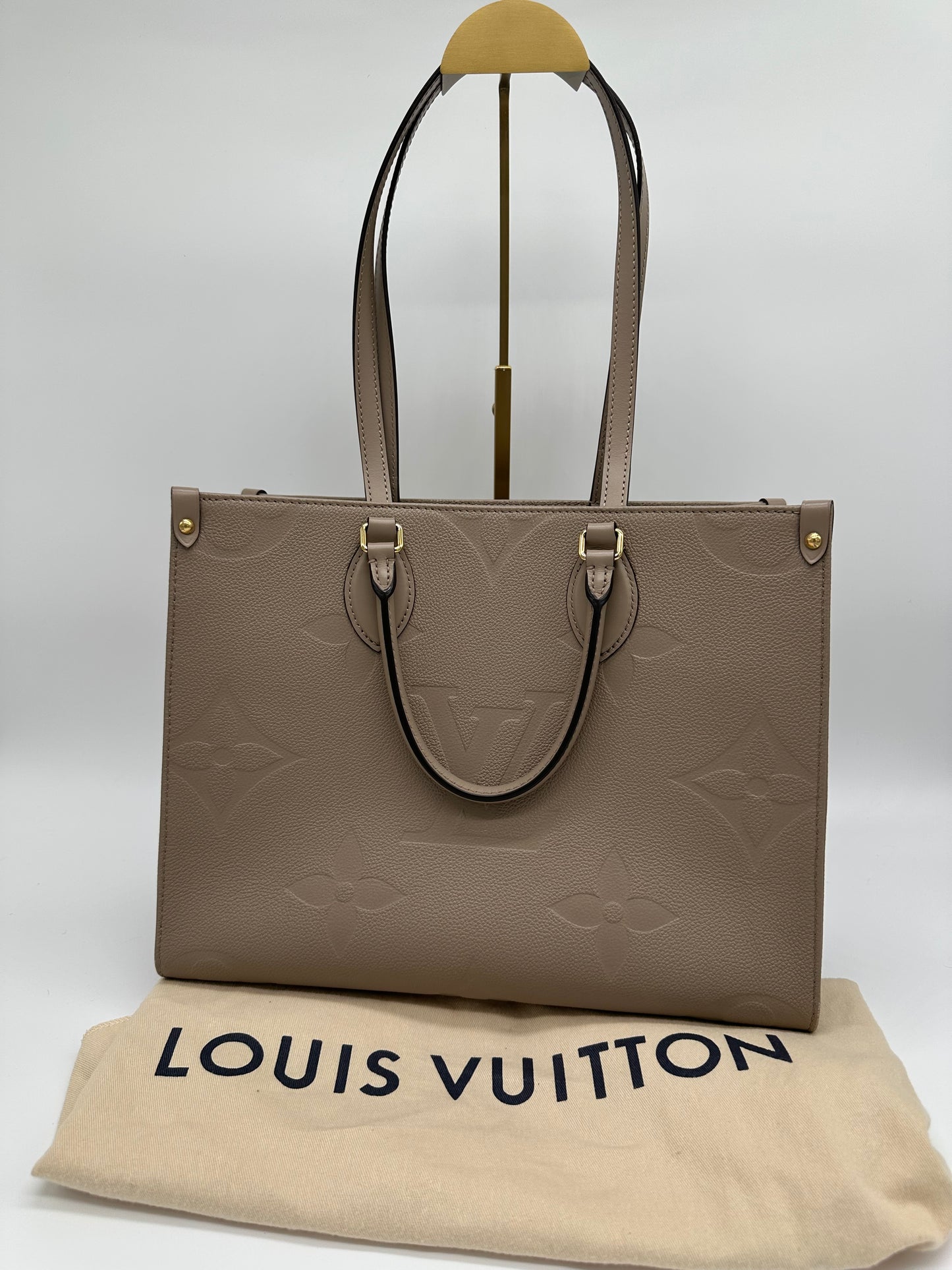 Luxury Soluciens Pre-owned Louis Vuitton MM on the Go in Empriente Leather in Turtle Dove