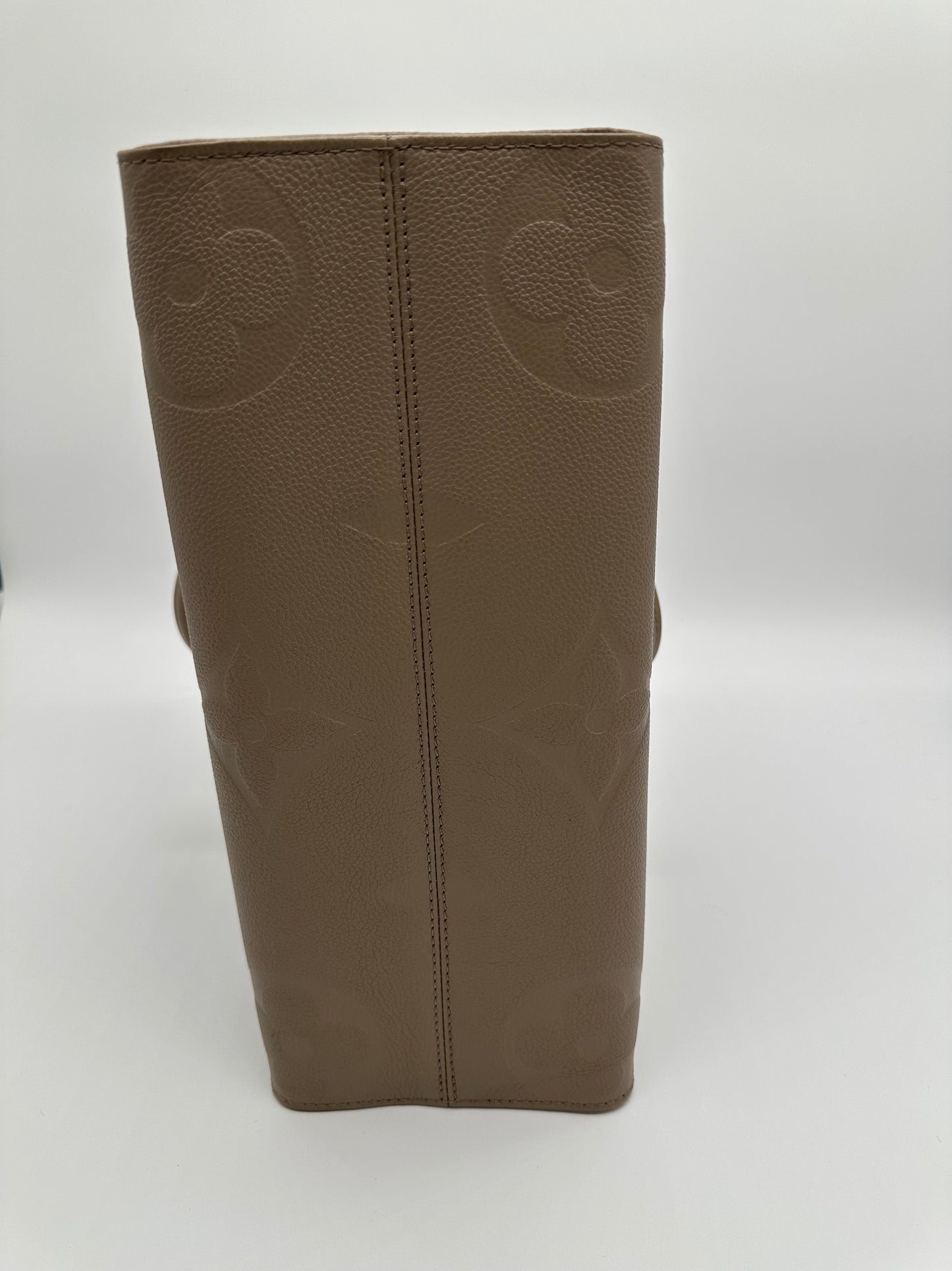 Luxury Soluciens Pre-owned Louis Vuitton MM on the Go in Empriente Leather in Turtle Dove