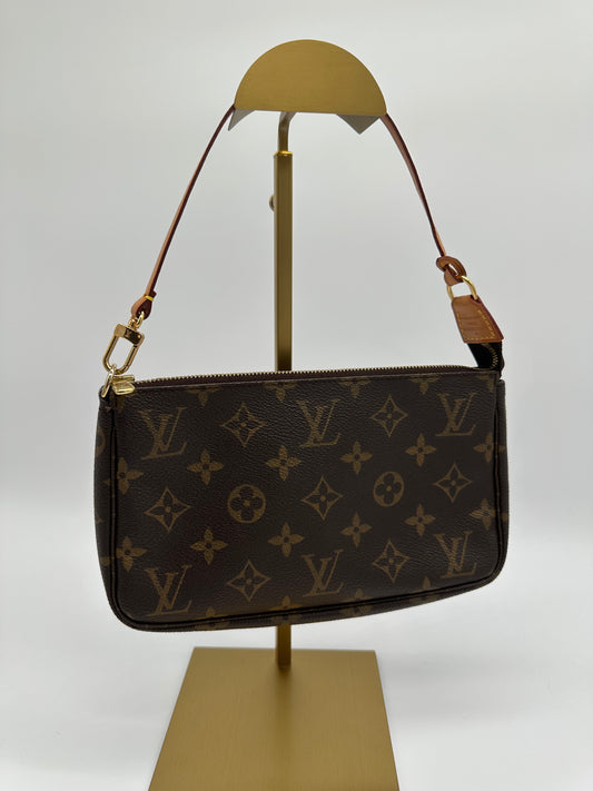 Luxury Soluciens Pre-Owned Louis Vuitton Vintage Monogram Coated Canvas Pochette