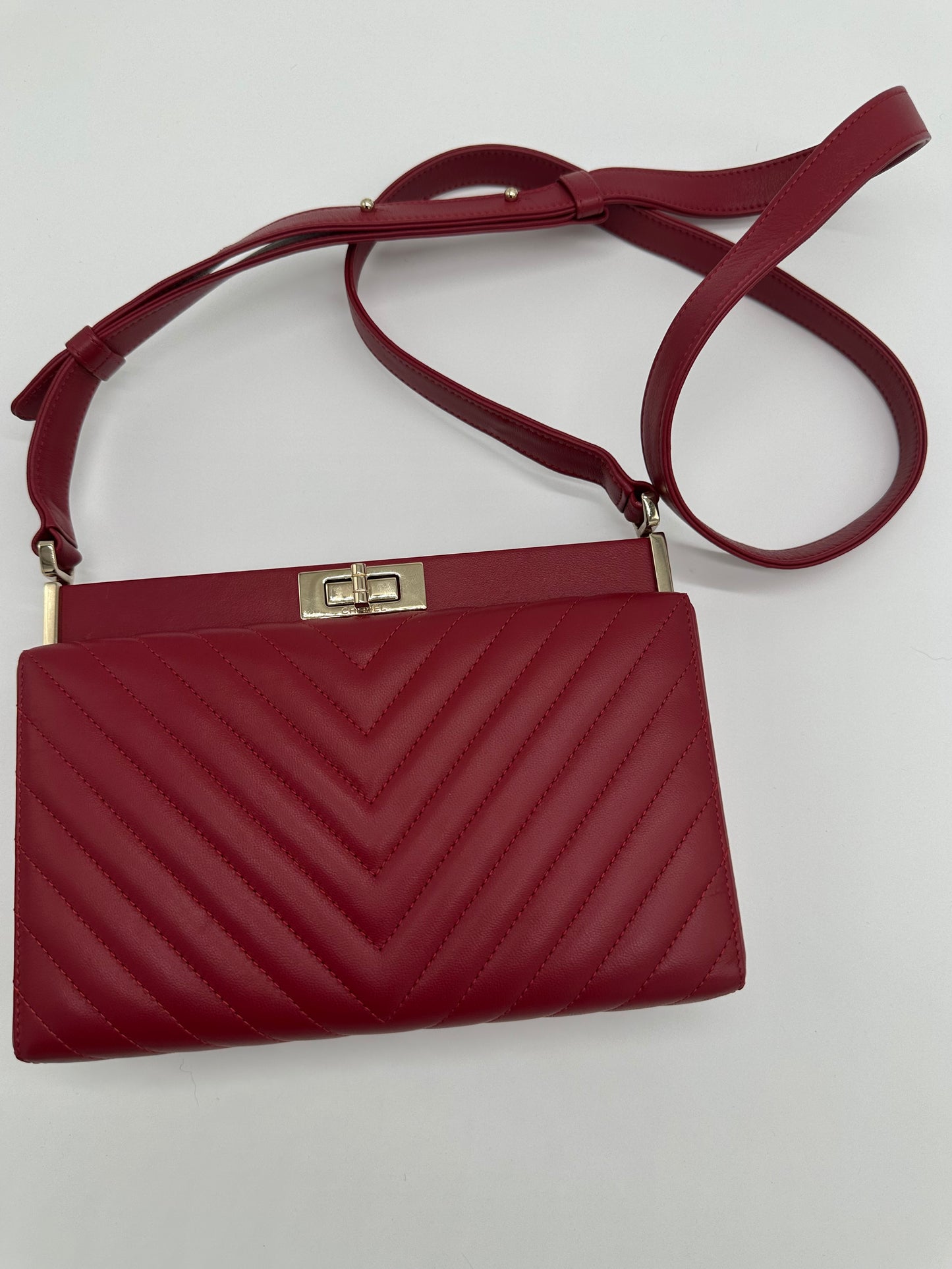 Luxury Soluciens Pre-Owned Chanel Red Chevron Leather Box Bag