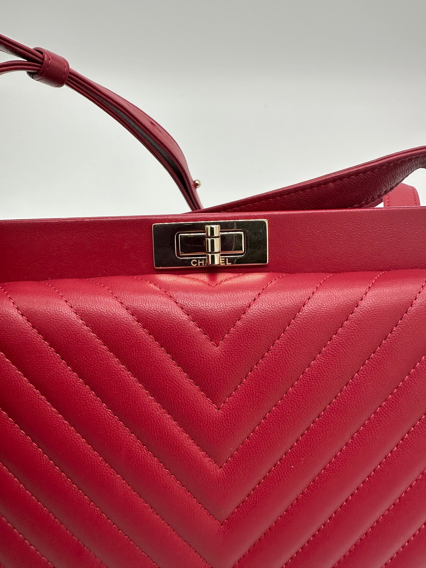 Luxury Soluciens Pre-Owned Chanel Red Chevron Leather Box Bag