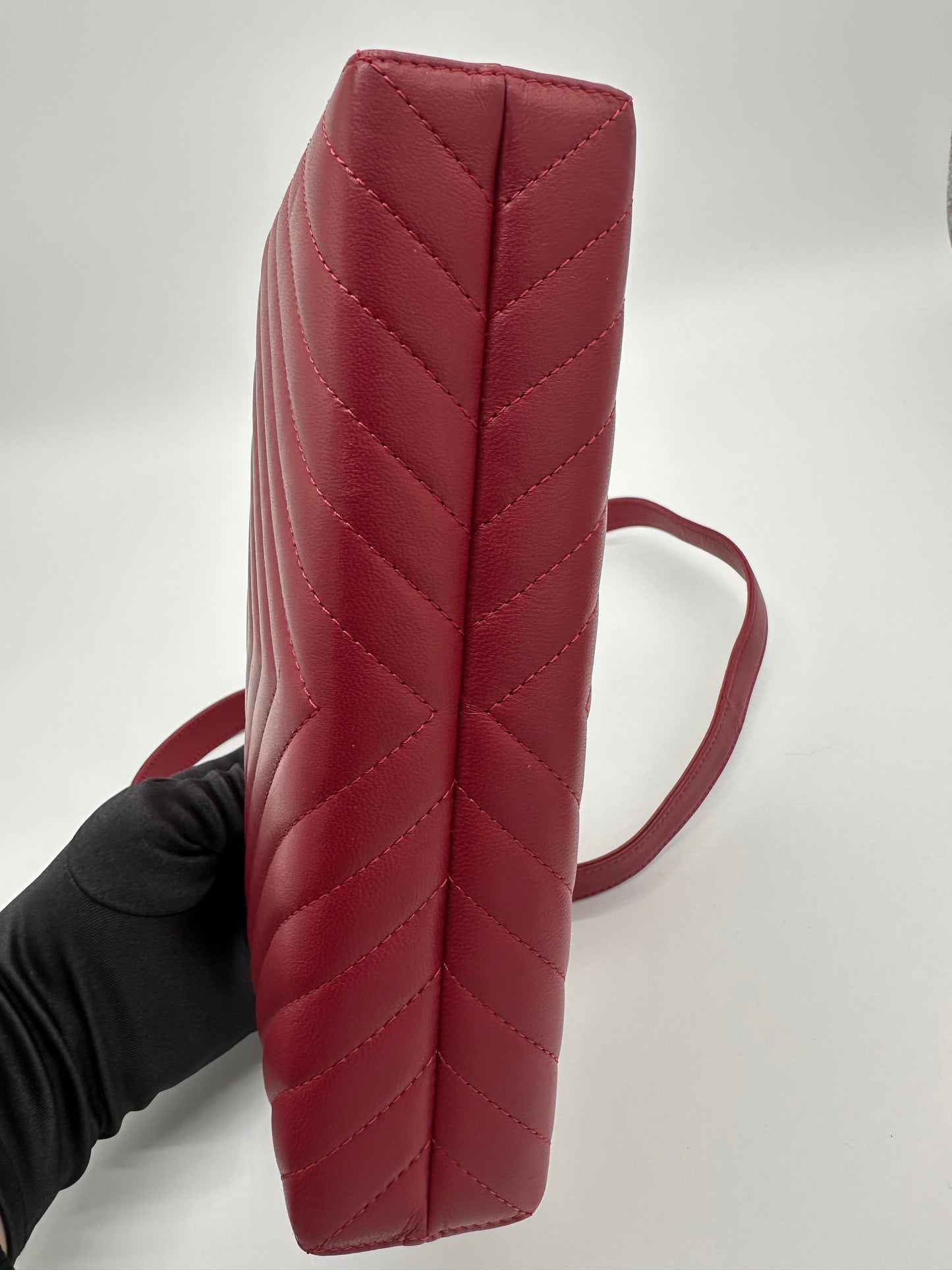 Luxury Soluciens Pre-Owned Chanel Red Chevron Leather Box Bag