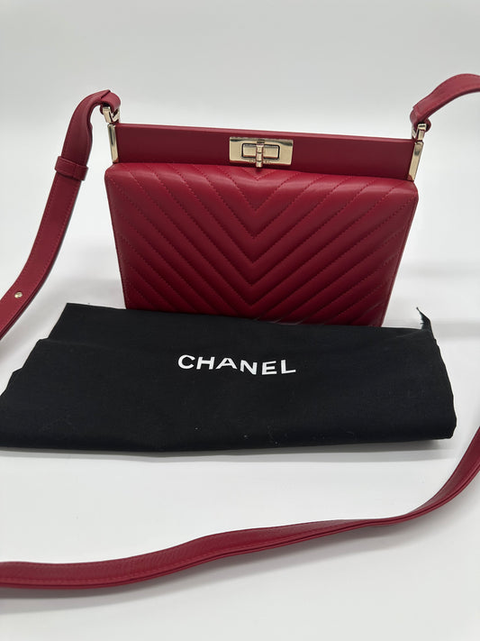 Luxury Soluciens Pre-Owned Chanel Red Chevron Leather Box Bag