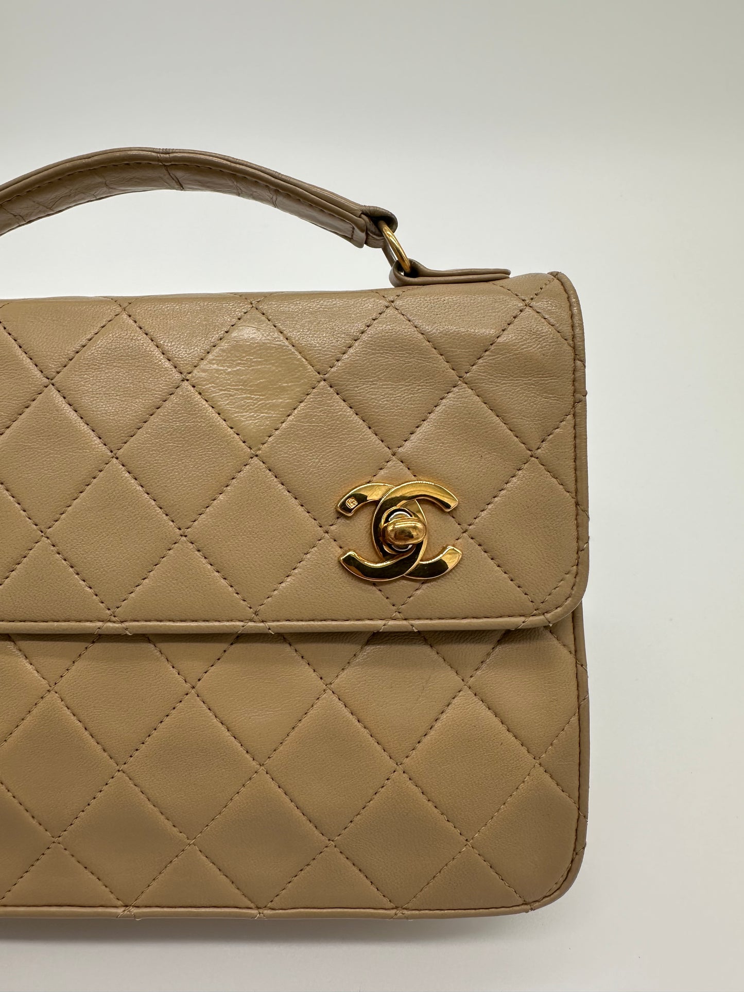 Luxury Soluciens Pre-Owned Vintage Chanel Tan Double Turn Lock Lambskin Leather Bag