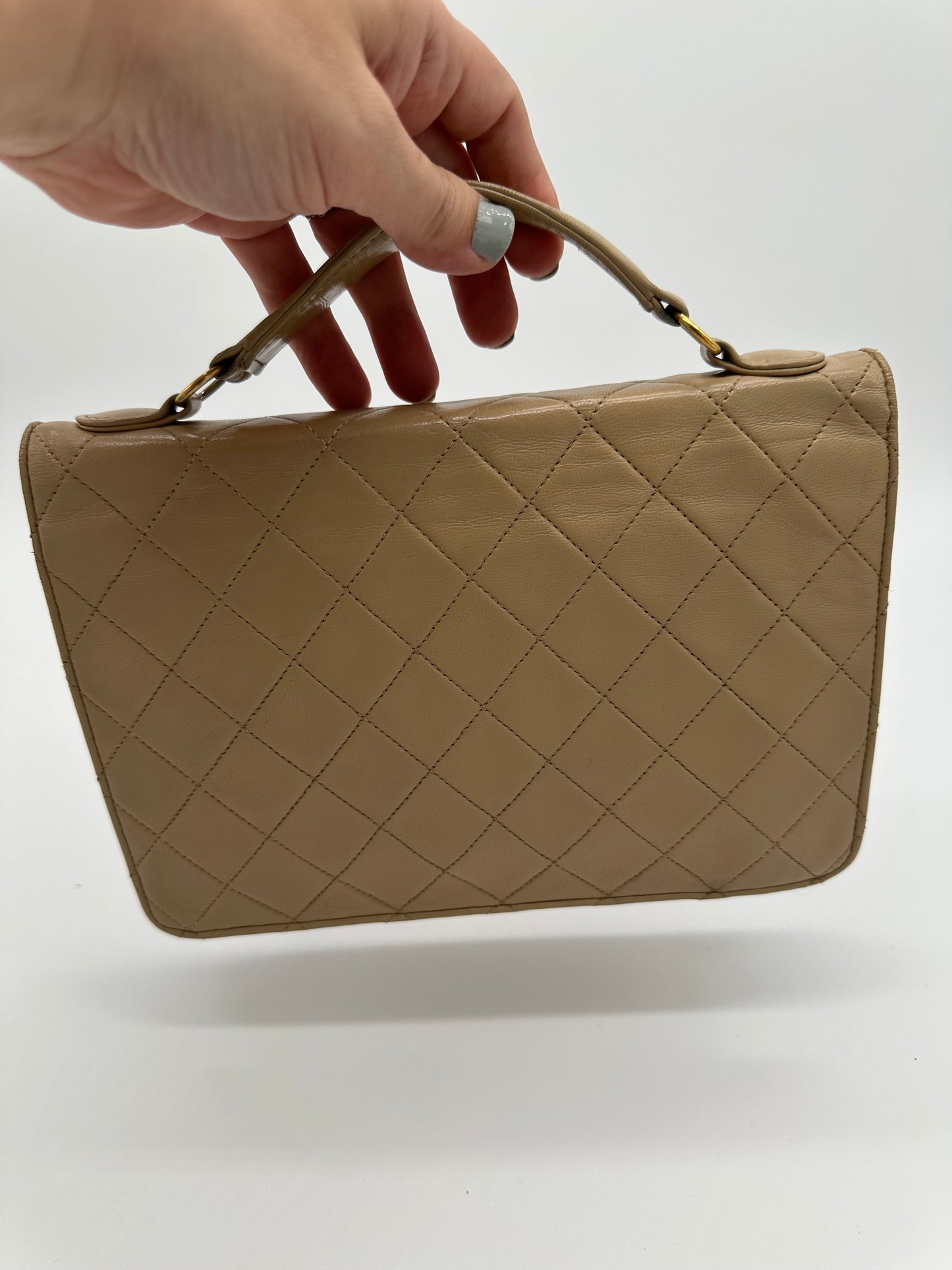 Luxury Soluciens Pre-Owned Vintage Chanel Tan Double Turn Lock Lambskin Leather Bag