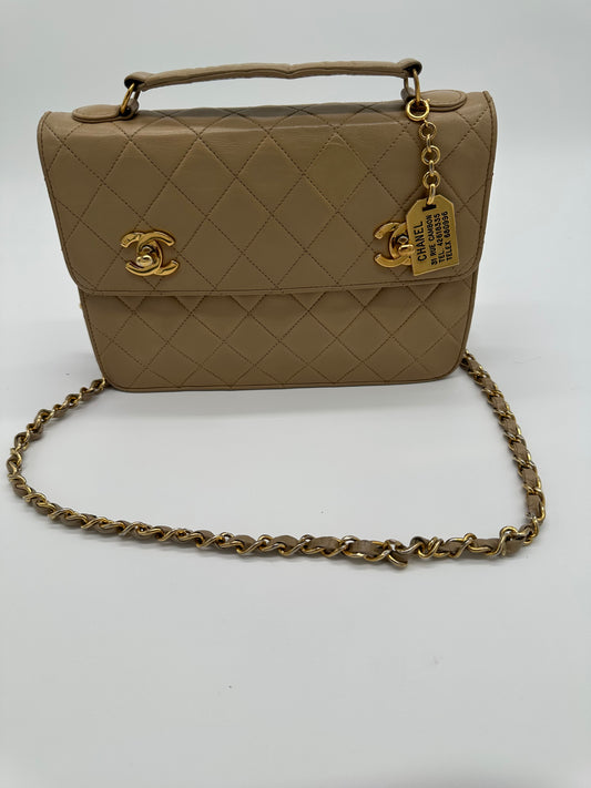 Luxury Soluciens Pre-Owned Vintage Chanel Tan Double Turn Lock Lambskin Leather Bag