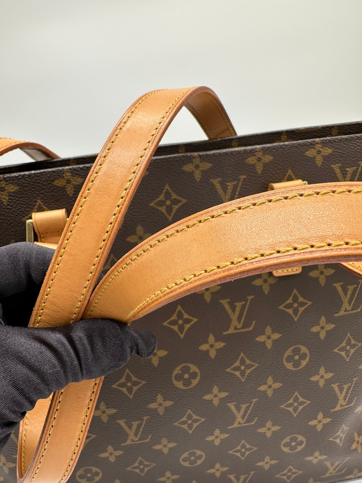 Luxury Soluciens Pre-Owned Louis Vuitton Vintage Luco Tote in Monogram Coated Canvas