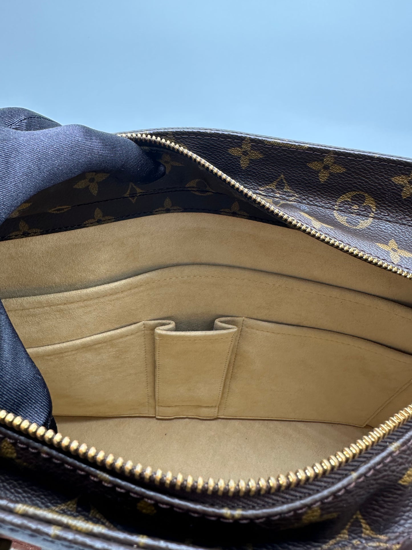 Luxury Soluciens Pre-Owned Louis Vuitton Vintage Luco Tote in Monogram Coated Canvas
