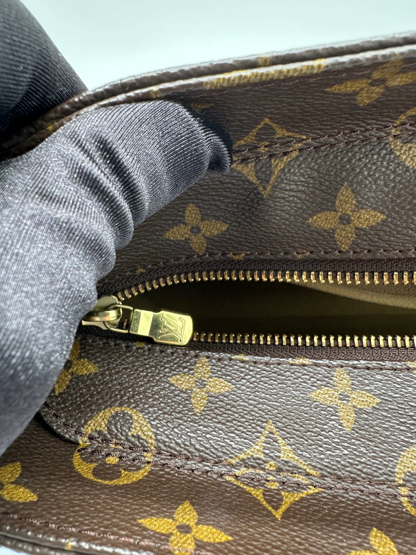Luxury Soluciens Pre-Owned Louis Vuitton Vintage Luco Tote in Monogram Coated Canvas