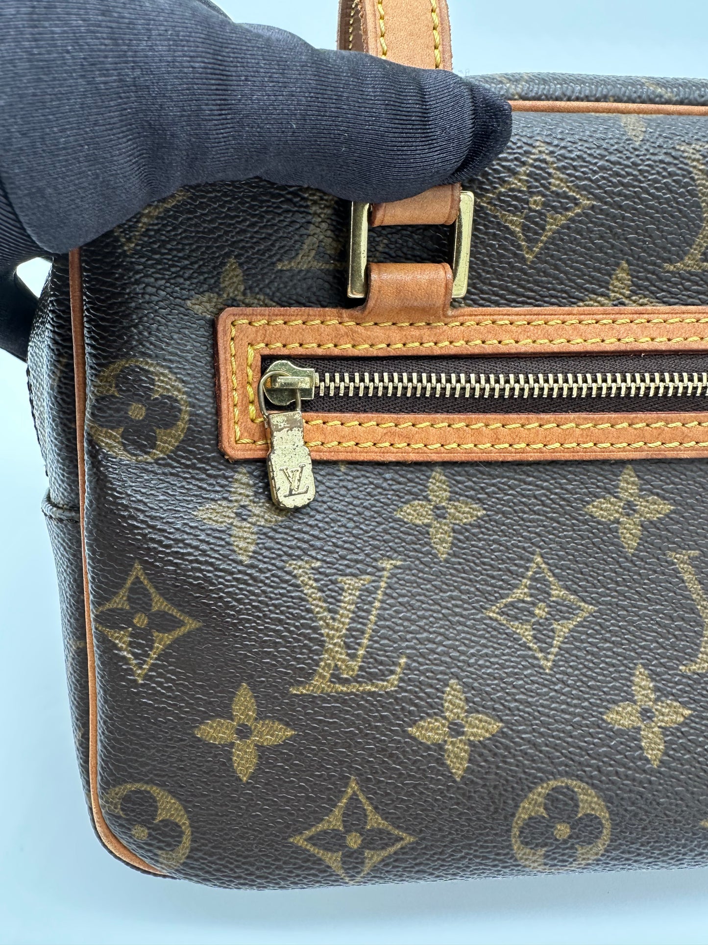 Luxury Soluciens Pre-Owned Louis Vuitton Vintage Cite Bag in Monogram Coated Canvas