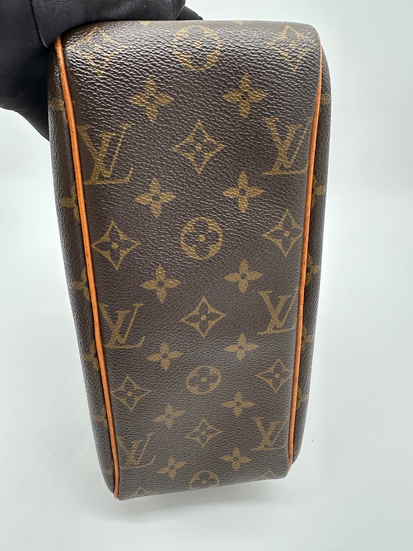 Luxury Soluciens Pre-Owned Louis Vuitton Vintage Cite Bag in Monogram Coated Canvas
