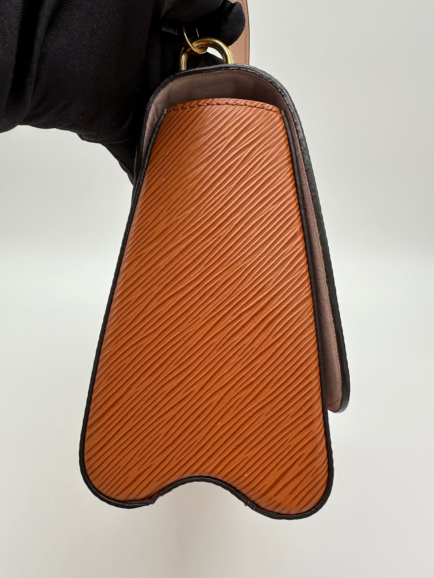 Luxury Soluciens Pre-Owned Louis Vuitton MM Epic Leather Twist