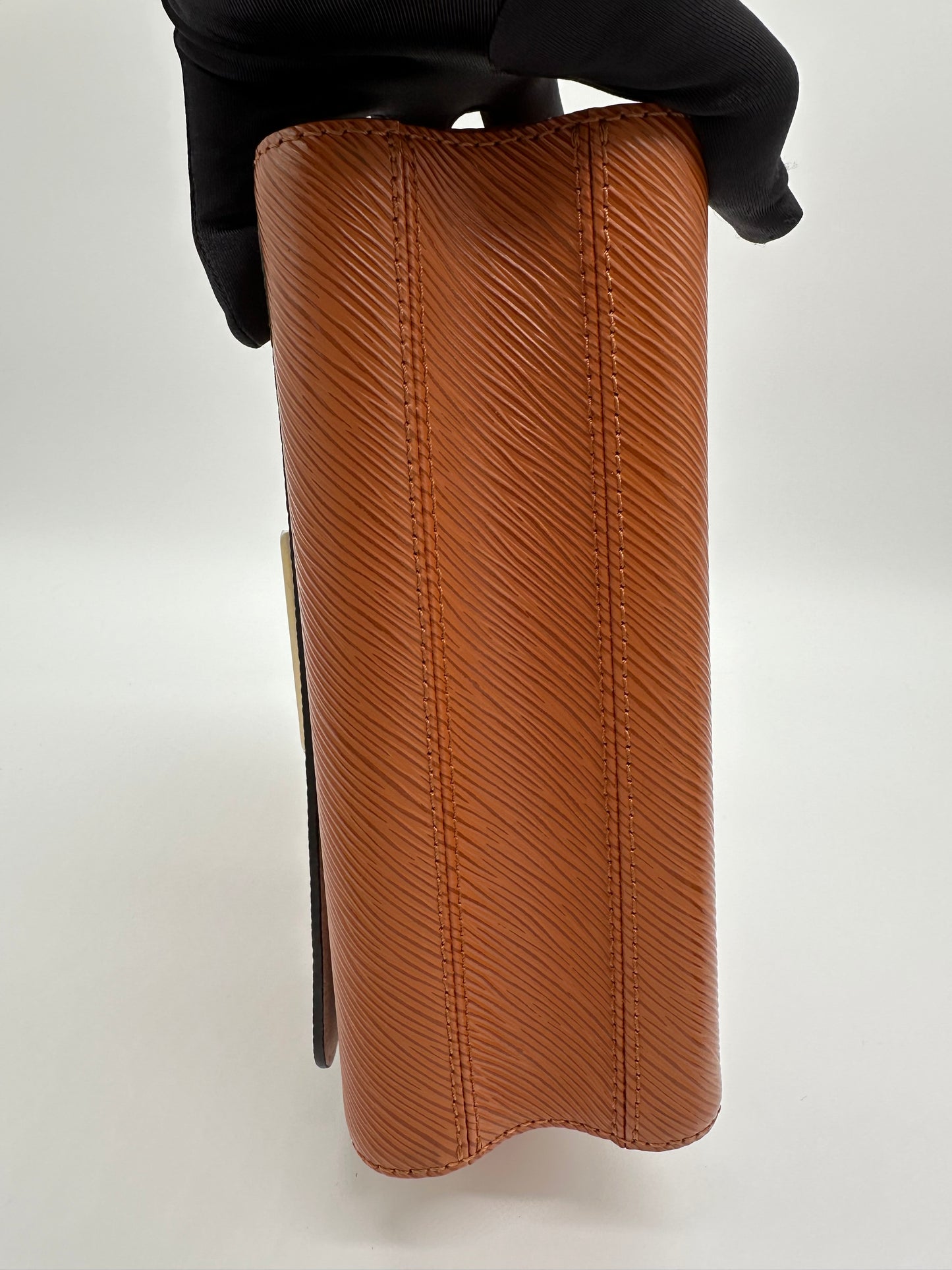 Luxury Soluciens Pre-Owned Louis Vuitton MM Epic Leather Twist