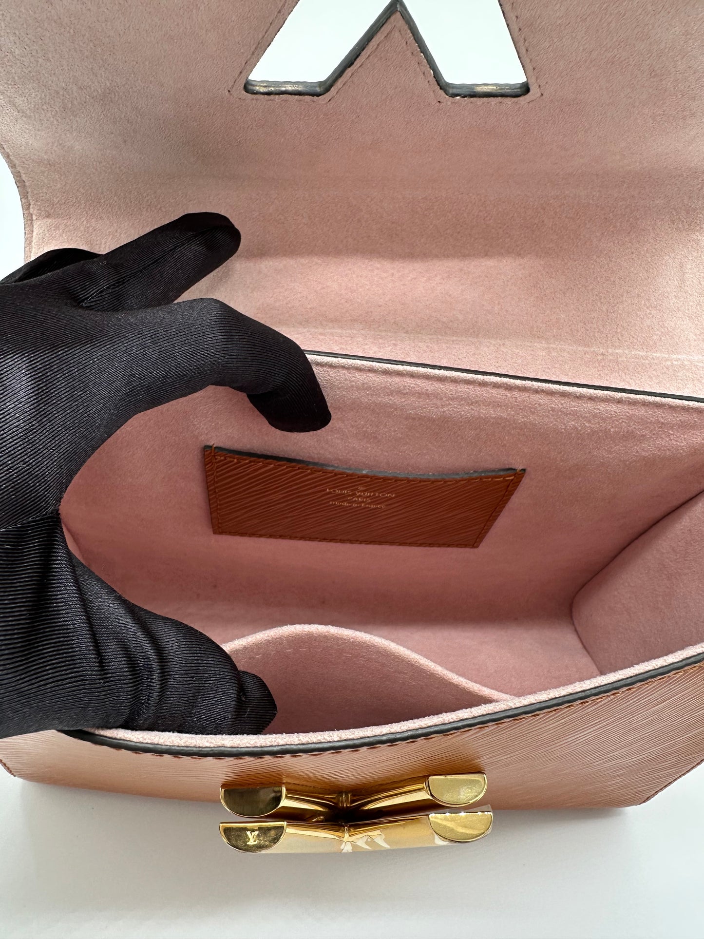Luxury Soluciens Pre-Owned Louis Vuitton MM Epic Leather Twist